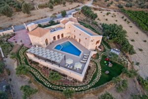 Newly built villa Aria, modern architecture with tradition in mind